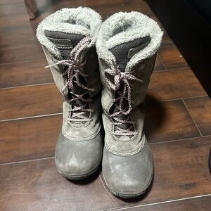 Columbia Bugaboot Plus Omni-Heat Waterproof Winter Boot / size 3 big girl